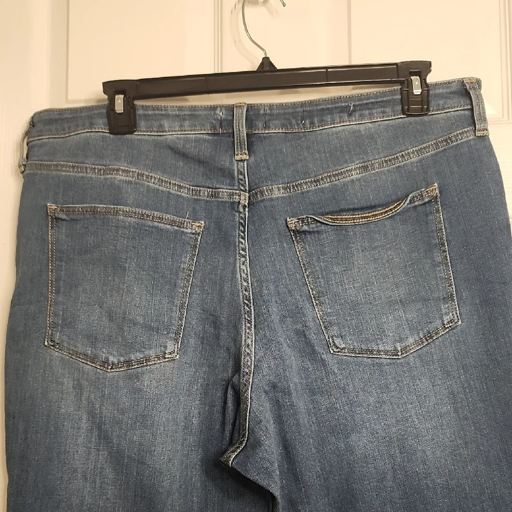 Universal Thread Classic Blue Denim Jeans - Picture 6 of 10